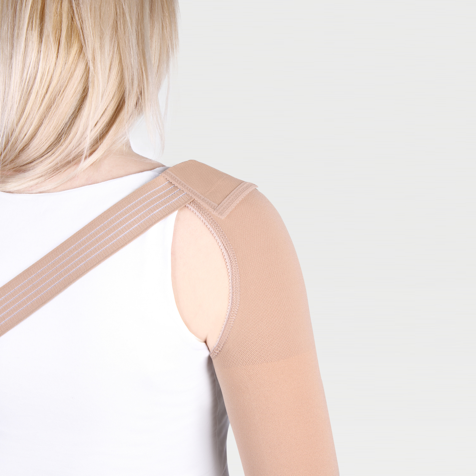 Компрессионный рукав с наплечником и ремнем 2 кл. компр. беж. ID-402 фото 4