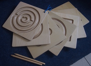 Развивающая игра "Книга-лабиринт" для координации движения фото 1