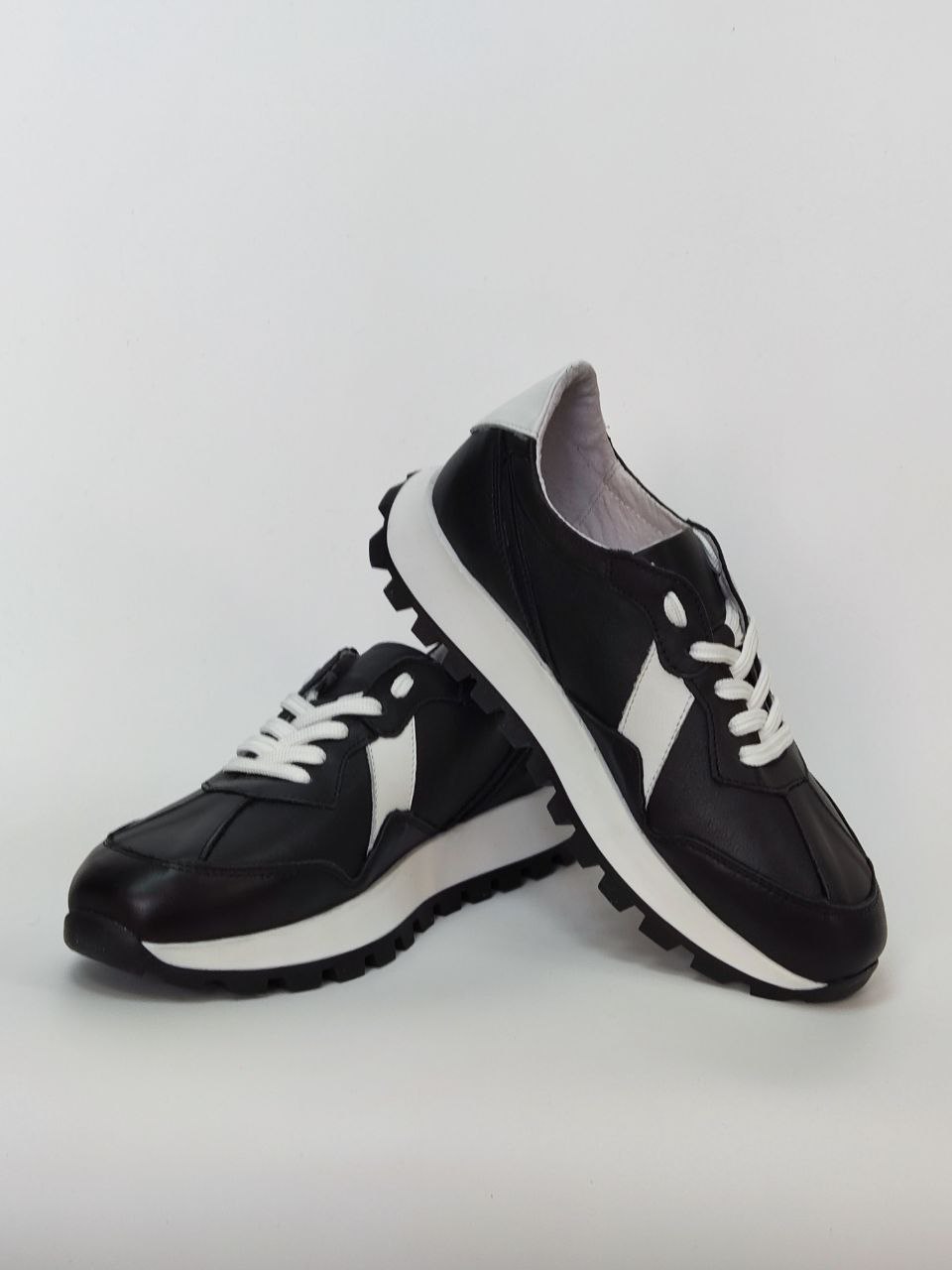 Кроссовки ортопедические женские кожаные Ортомода 95256-Х-001 черные увеличенной полноты фото 2