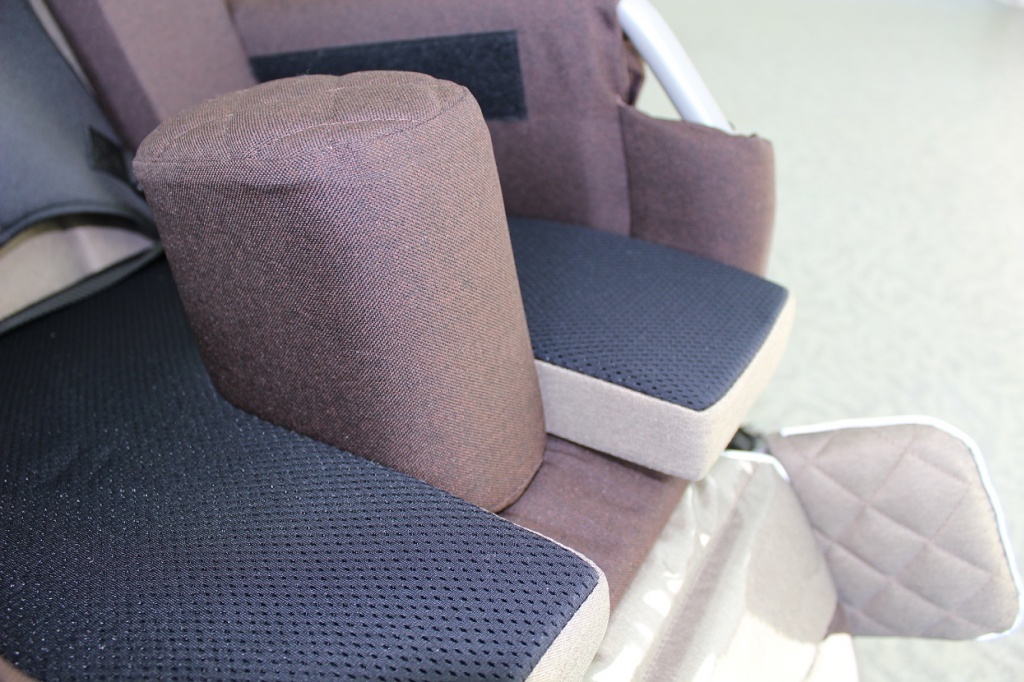 Коляска для детей с дцп