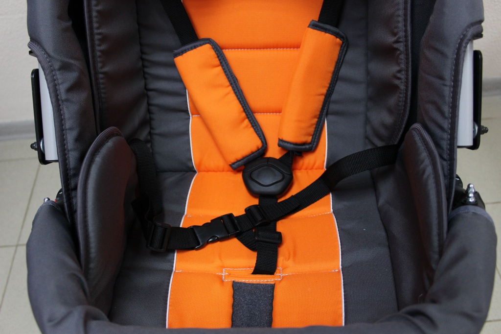 Коляска Амбрелла-ремни безопасности.JPG