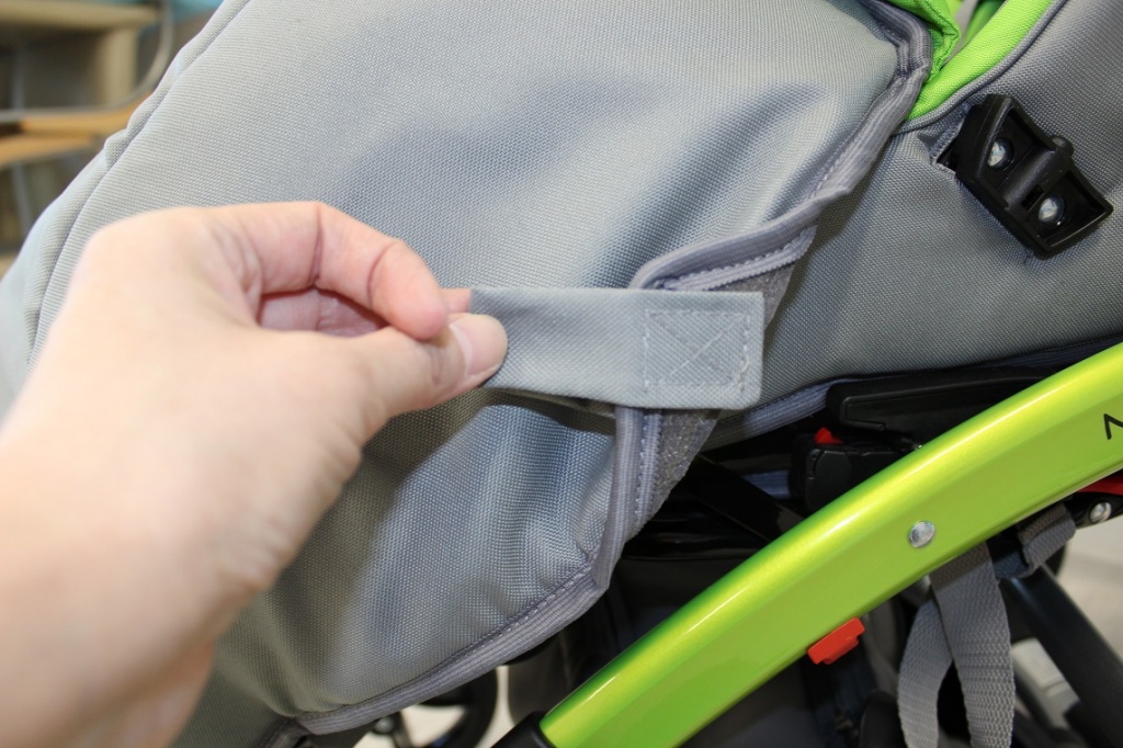 Коляска «Мева», как закрепить накидку на ножки Коляска «Мева», как закрепить накидку на ножки